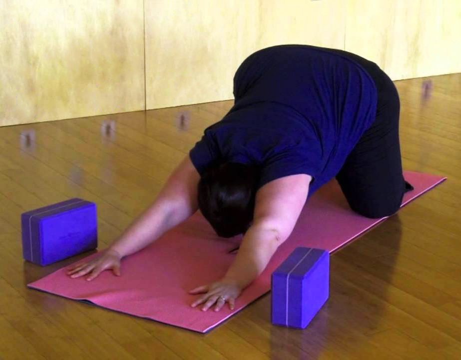exercicio-fisico-yoga-mulher-lipedema-dr-daniel-benitti-cirurgiao-vascular-sao-paulo-campinas