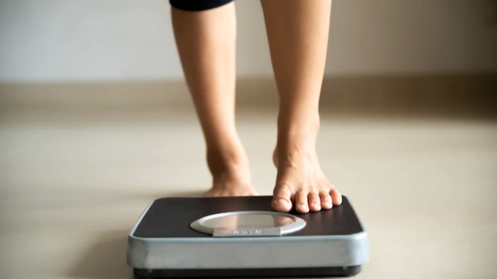 female-leg-stepping-weigh-scales-healthy-lifestyle-food-sport-concept_53476-3966