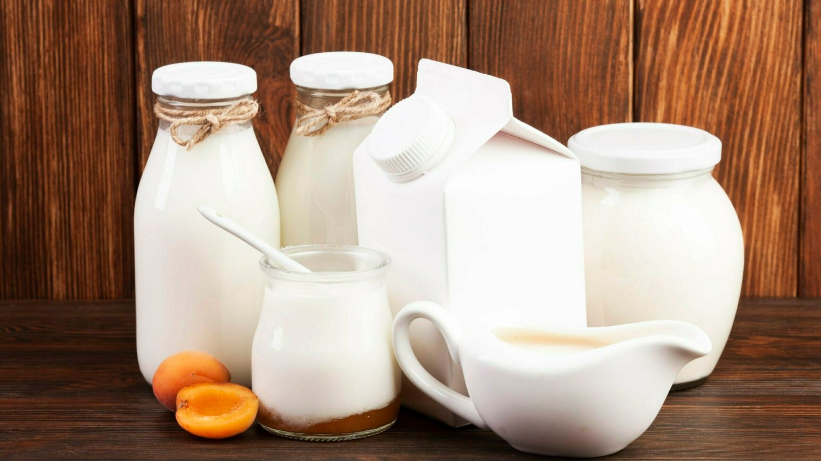 glass-containers-filled-with-milk