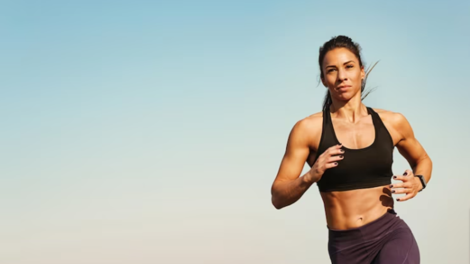 Free-Photo-Free-photo-young-fitness-instructor-feeling-motivated-while-running-against-the-sky-copy-space