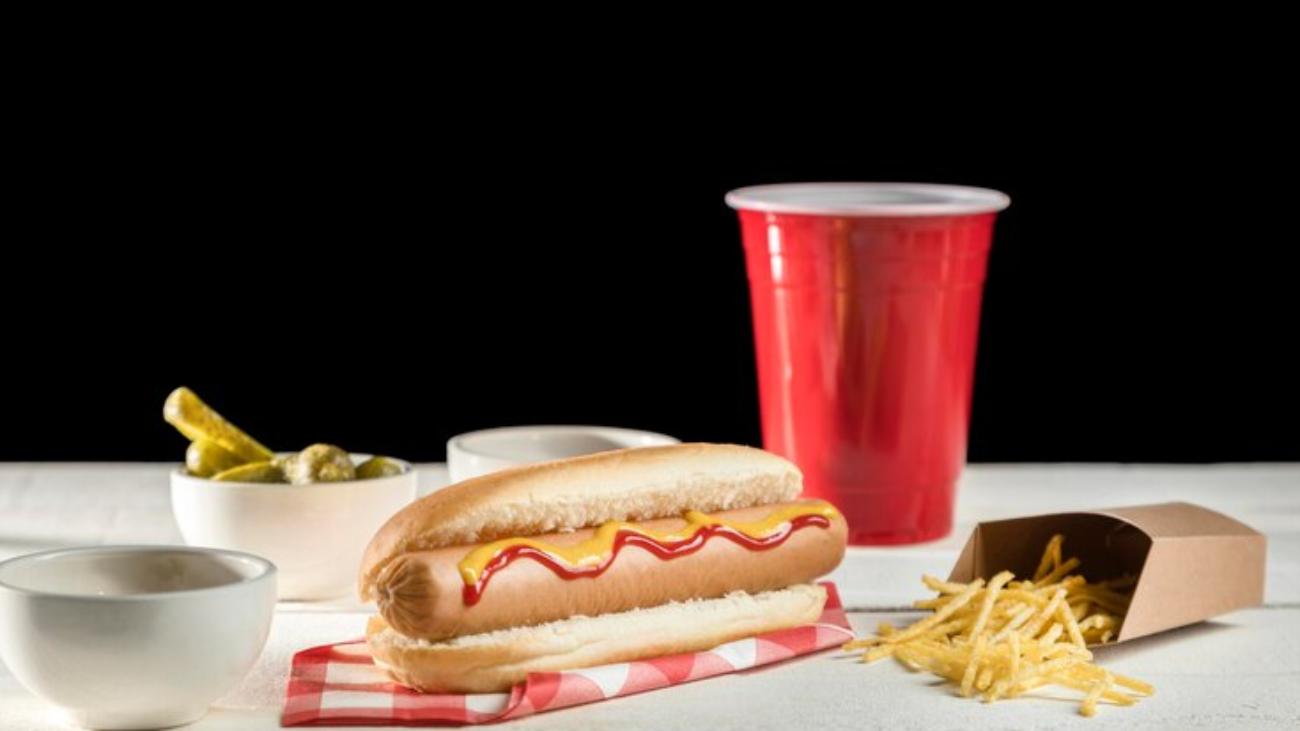 fast-food-hot-dog-soda-copy-space_23-2148668479-jpg-740×694-