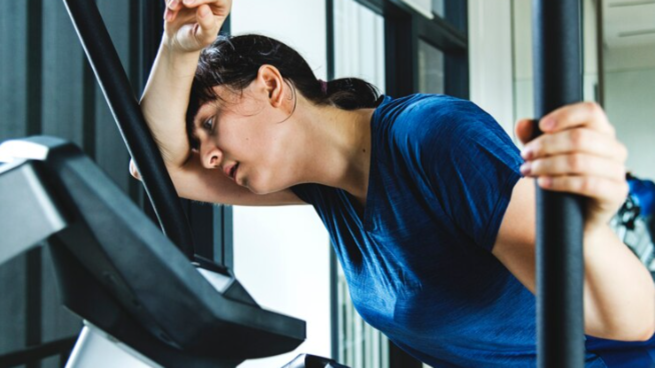 Photo-Woman-tired-after-a-hard-workout