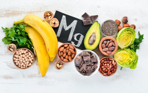 foods-containing-natural-magnesium-mg-chocolate-banana-cocoa-nuts-avocados-broccoli-almonds-top-view-white-wooden-background_187166-40550-jpg-740×494-