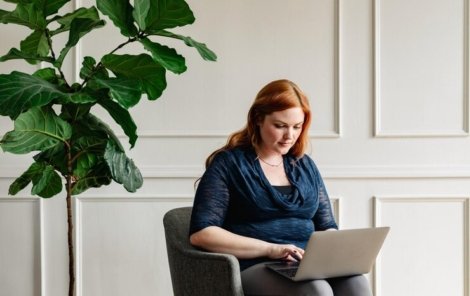 woman-use-laptop-modern-casual-room-relax-enjoy-relaxed-woman-working-with-laptop-chair-happy-relax-woman-working-online-casual-home-focus-type-laptop_53876-1088811