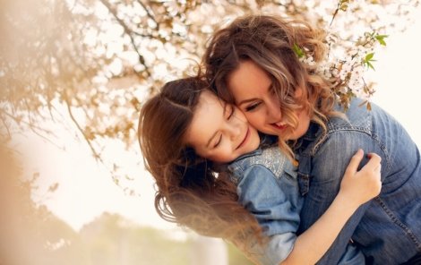 cute-family-spring-park_1157-21787